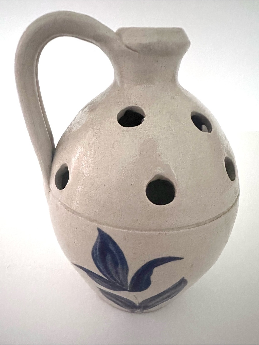 Williamsburg Pottery salt glazed mini jug bud vase blue floral/leaf 5in - Picture 9 of 10